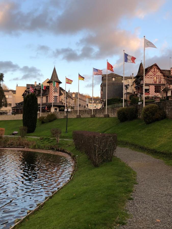 Manoir De La Prise Tarot Panzió Bagnoles de l'Orne Normandie Kültér fotó